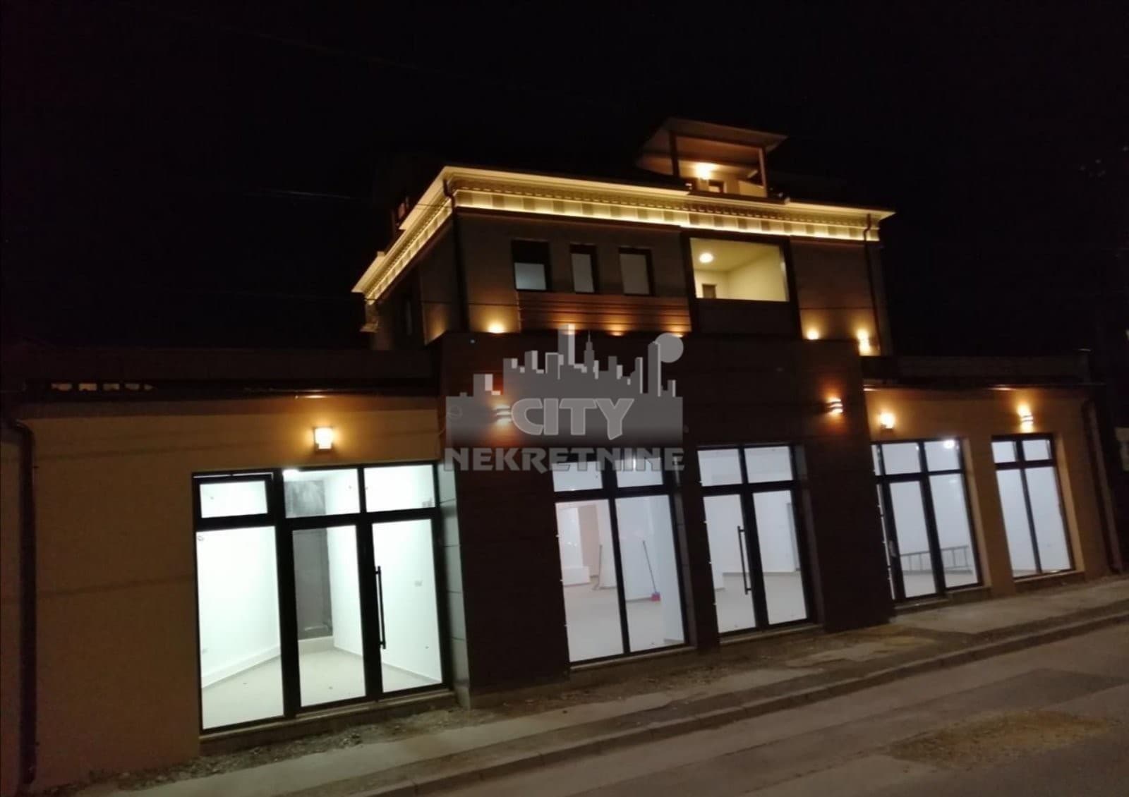 Izdaje se poslovni prostor u centru grada 185 mkv
